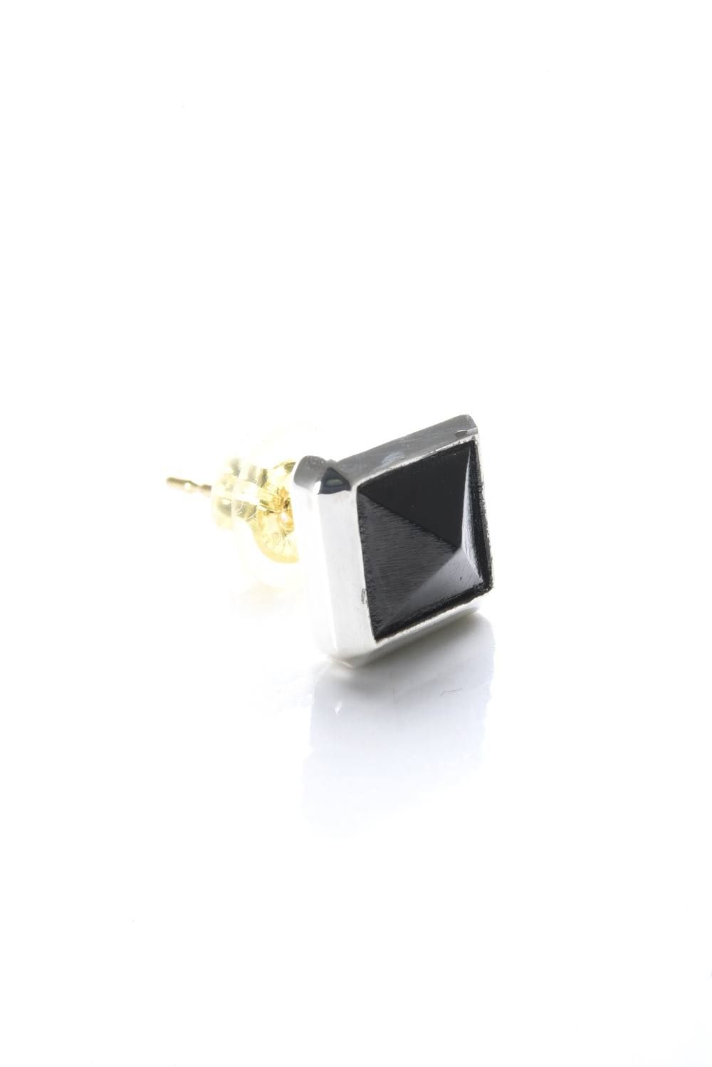 Novel 1stud Pierce