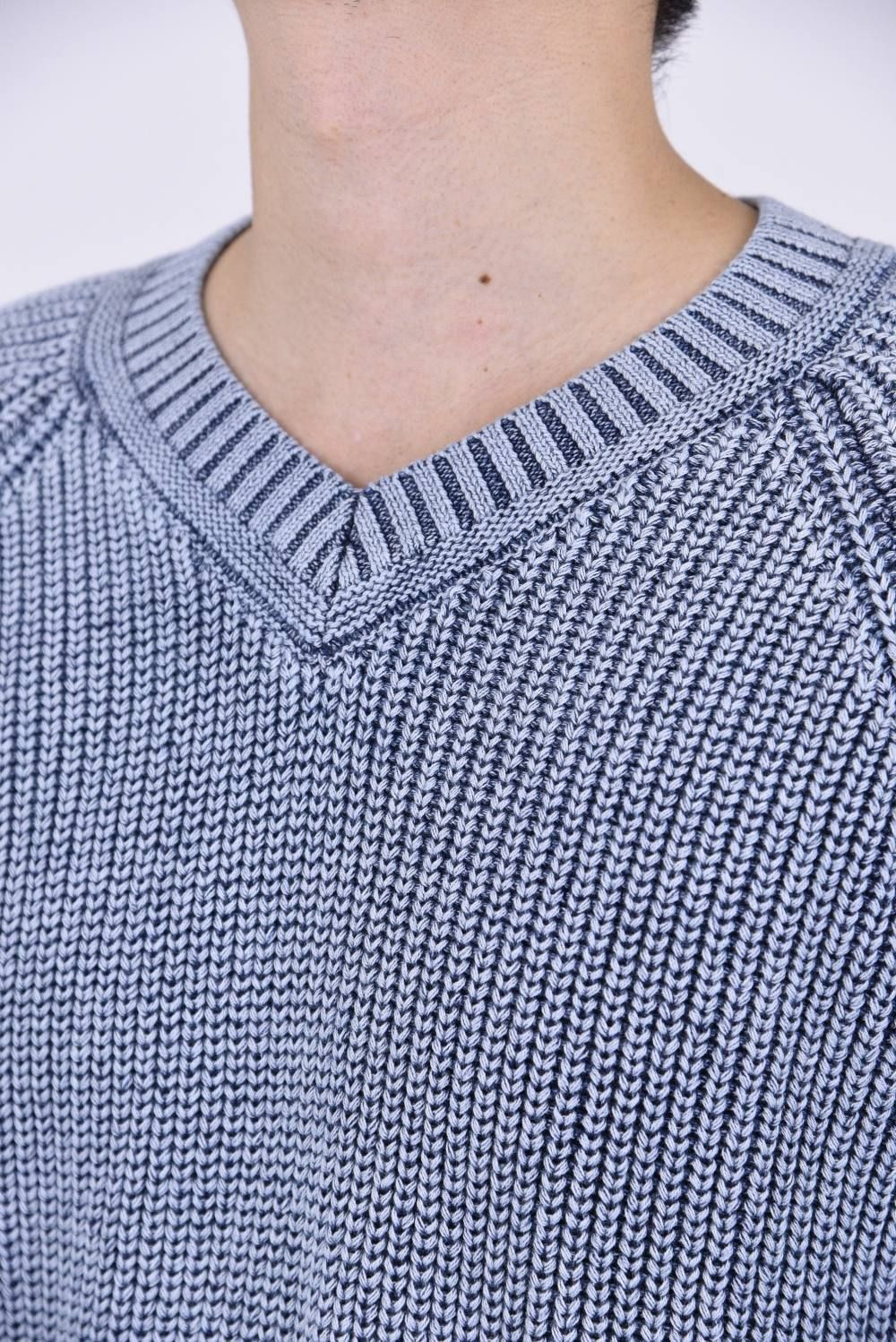 Middle gauge V neck long sleeve INDIGOISM TWO TONE / ミドルゲージ Vネック ニット ブルーハードユーズド