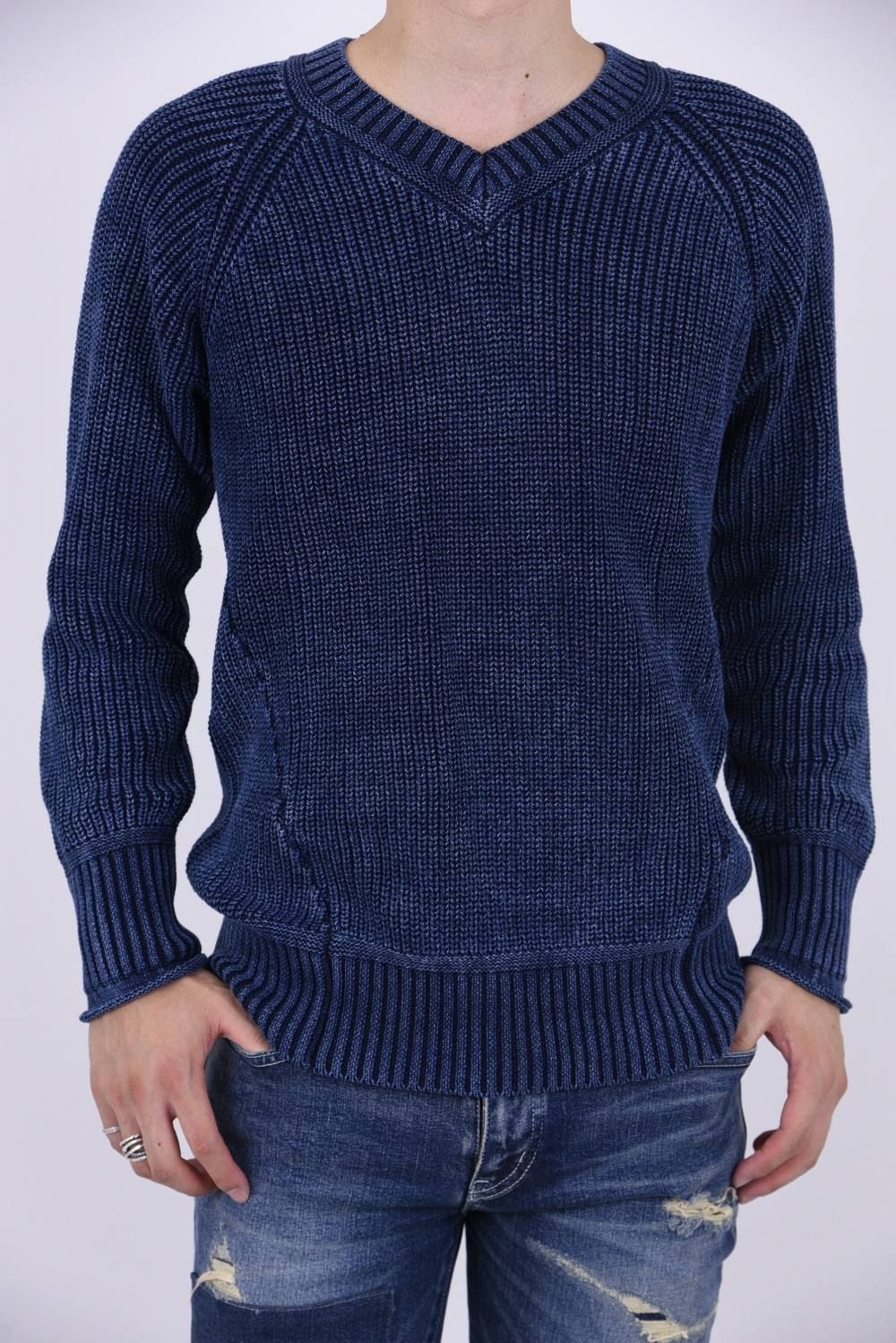 Middle gauge V neck long sleeve INDIGOISM / ミドルゲージ Vネック ニット ブルーユーズド