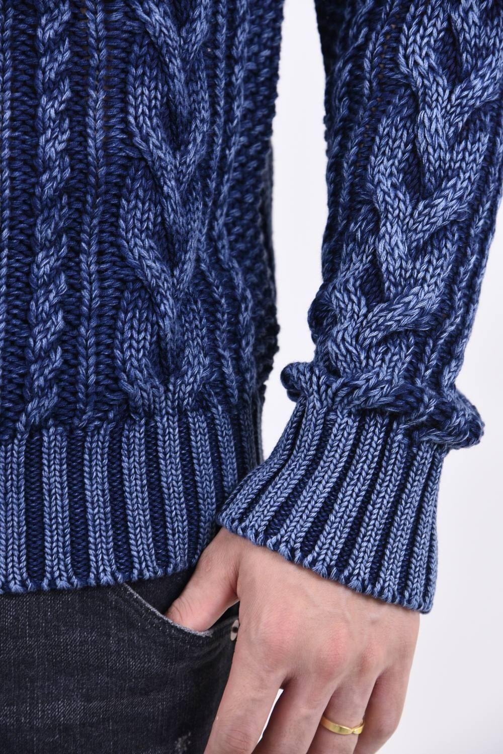 V-NECK CABLE PULLOVER INDIGOISM / ケーブル編み Vネック ニット ブルーユーズド