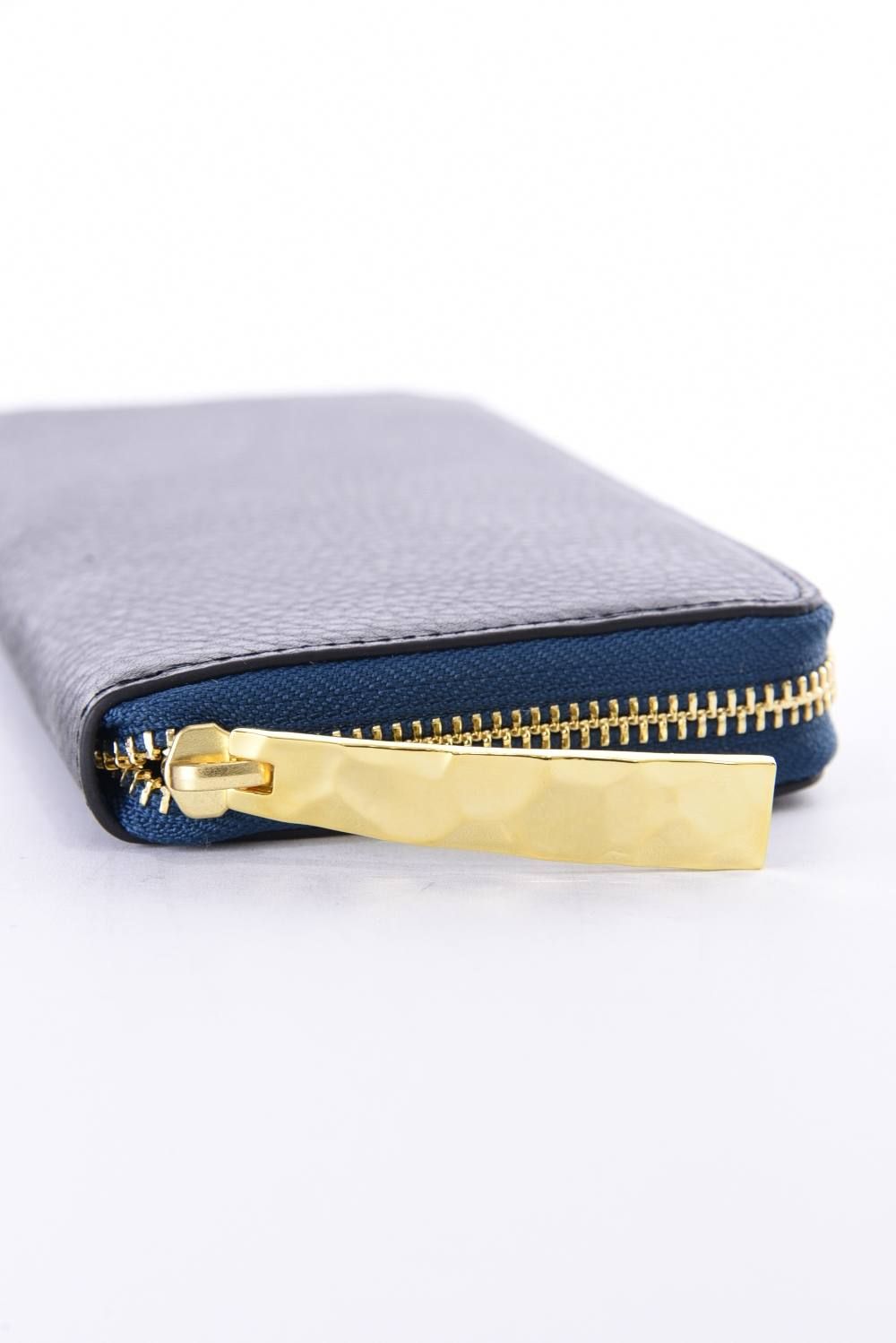 VL Round Fastener Wallet