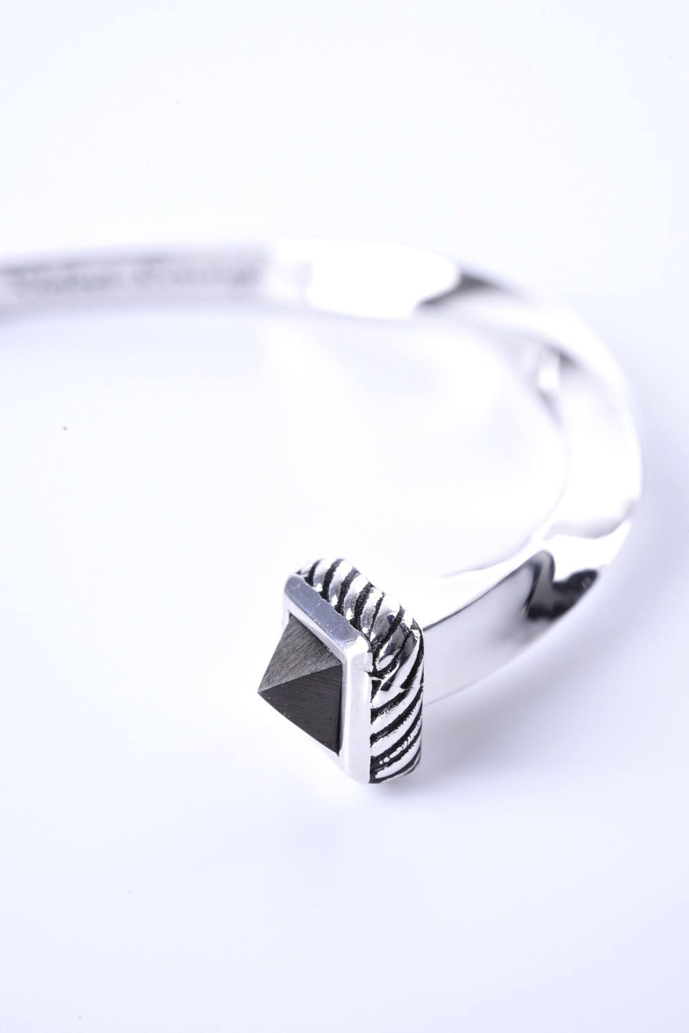 Novel Shiny Nail bangle