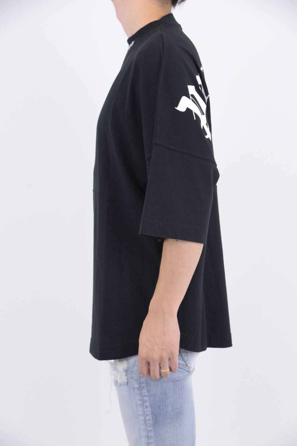 LOGO OVER TEE BLACK / プリント クルーネック ロングTシャツ ブラック