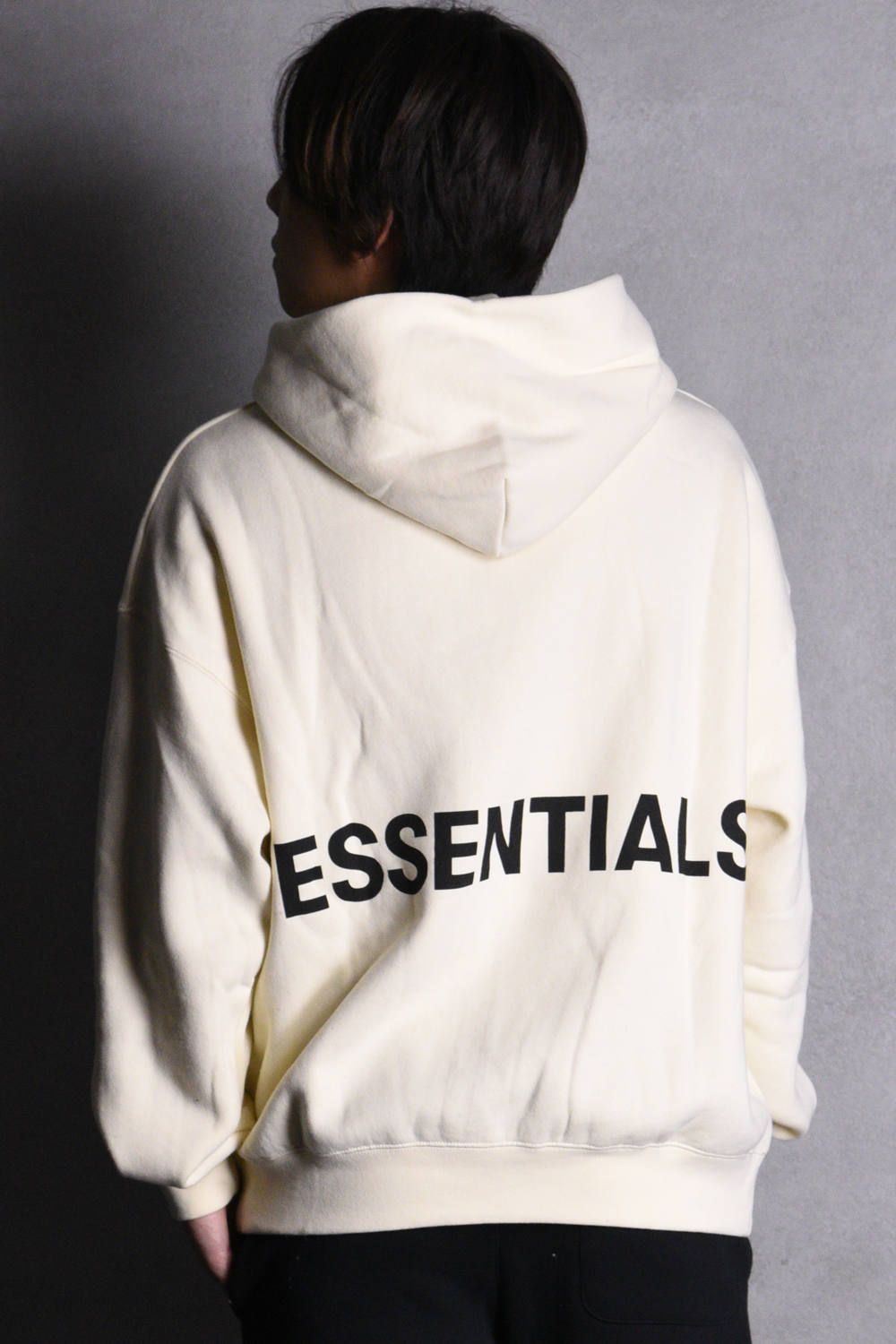 FOG ESSENTIALS - FOG ESSENTIALS PULLOVER HOODIE / バックロゴプリント プルオーバーパーカー クリーム  | gossip