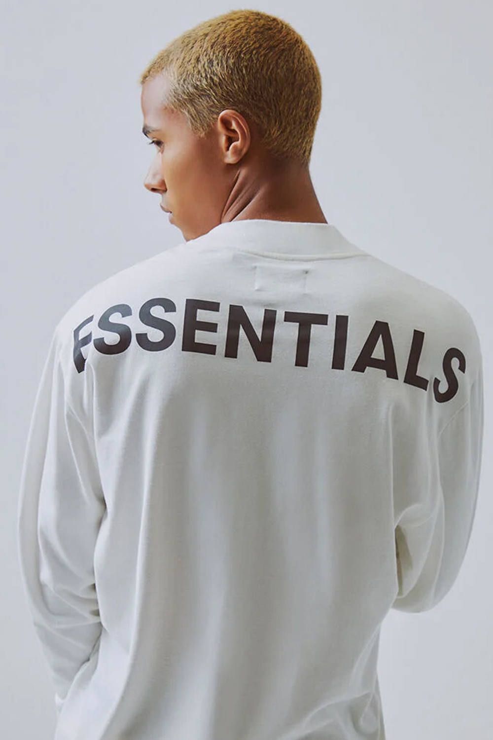 L FOG Essentials Boxy T-Shirt バックロゴ