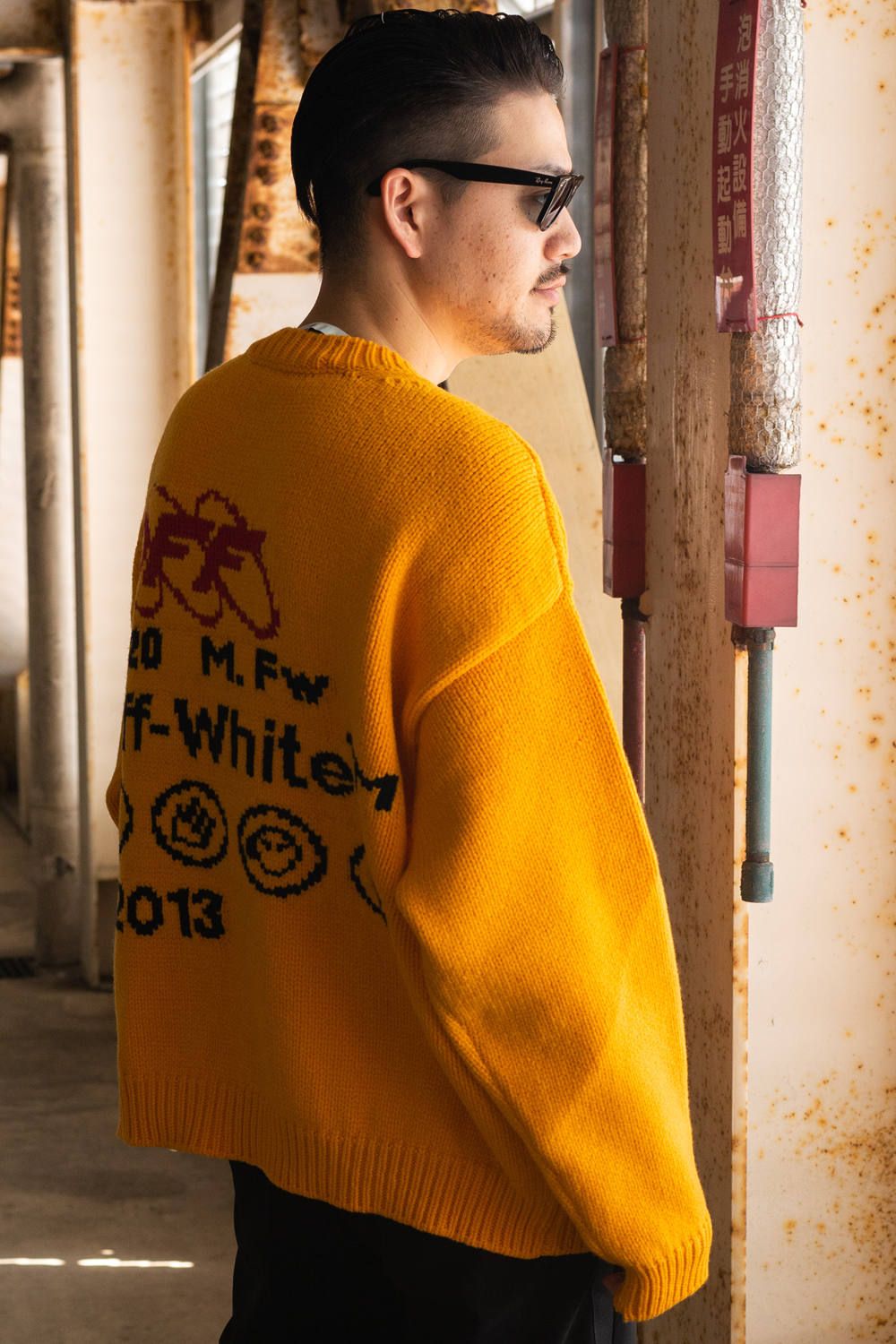 のサイズ off-white オレンジニット ブランド