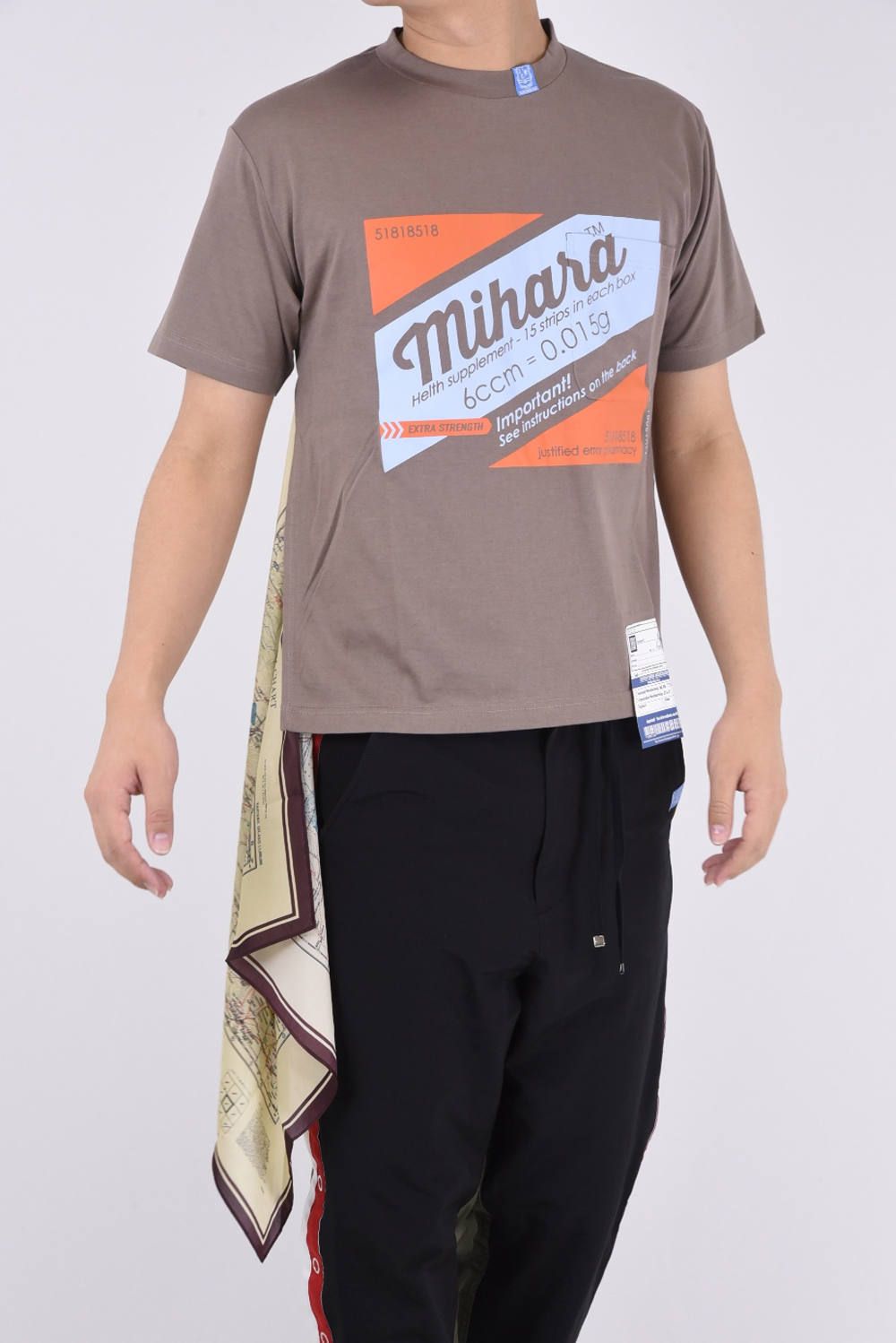 Maison MIHARA YASUHIRO - scarf T-shirt / パロディロゴ ドッキングスカーフ ショートスリーブ ポケットTシャツ  ブラウン | gossip