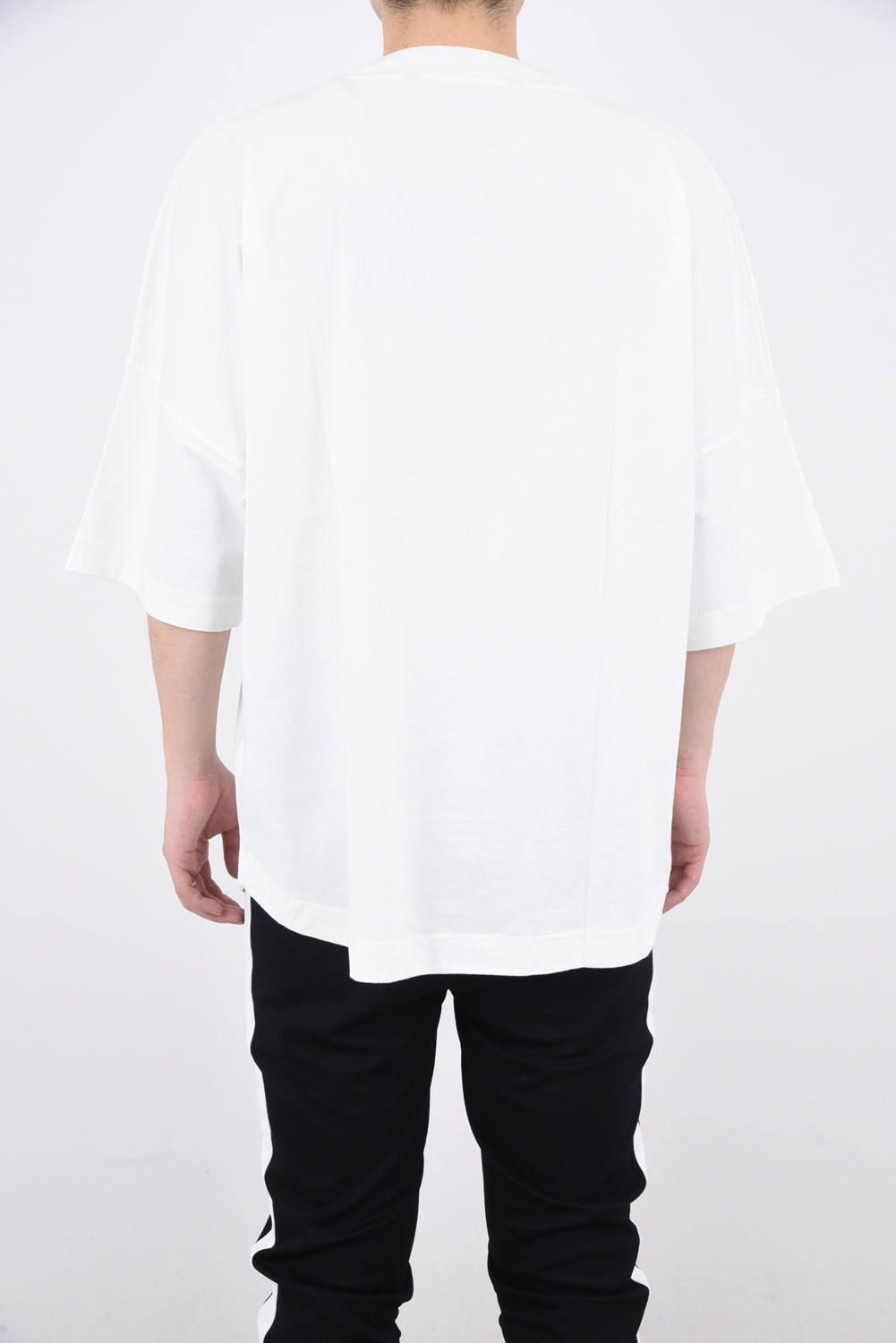 FRONT LOGO OVER TEE / ロゴプリント クルーネックTシャツ ホワイト