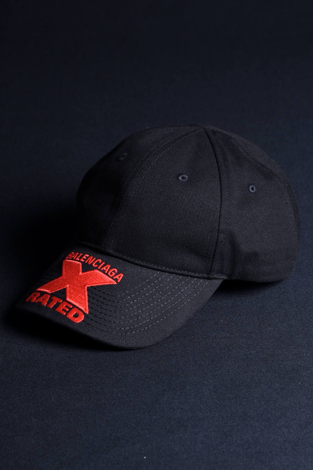 BALENCIAGA - HAT X-RATED CAP / コットンツイル ロゴキャップ ブラック×レッド | gossip