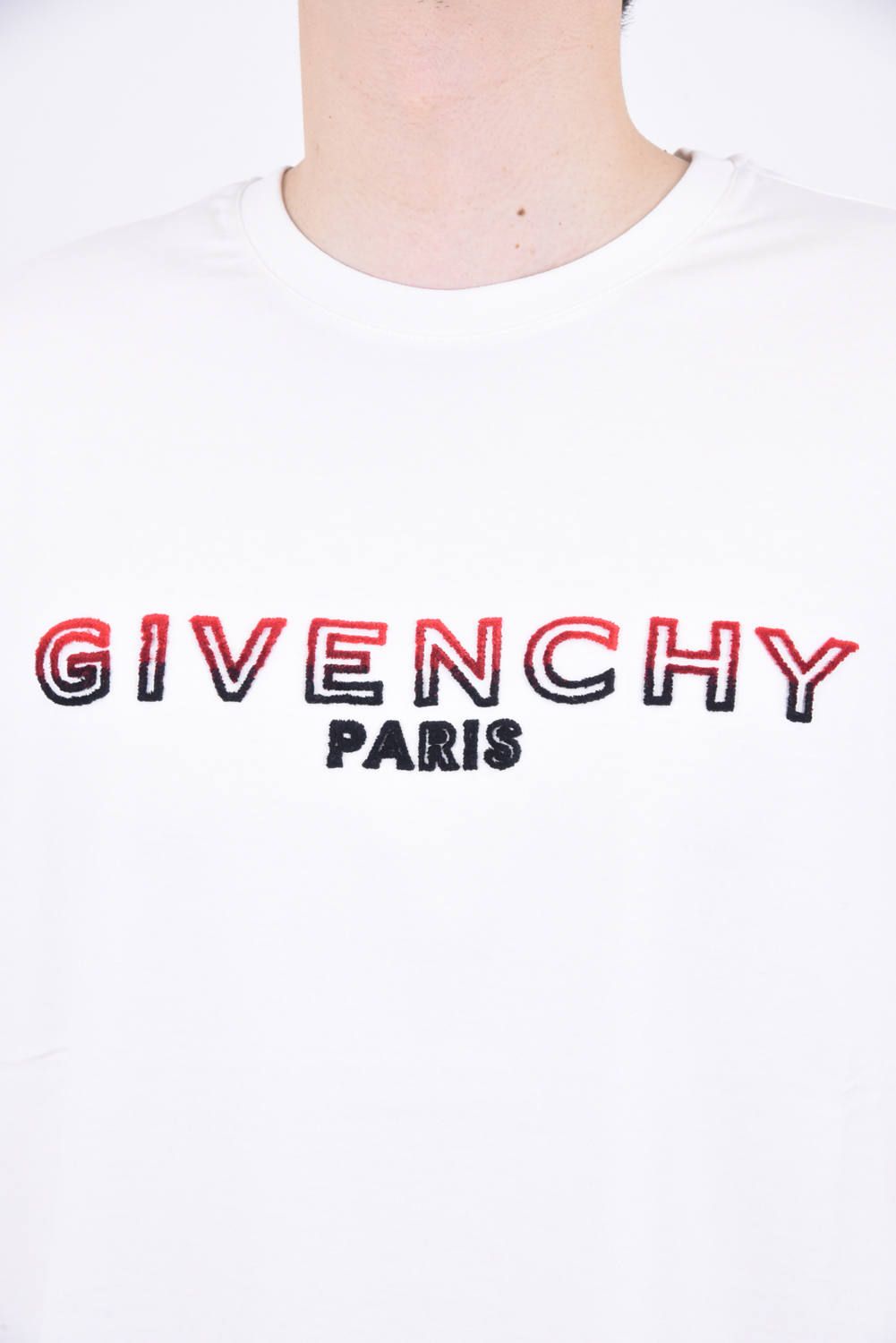 関税送料込み GIVENCHY ロゴ刺繍 クロップド Tシャツ GIVENCHY コピー Tシャツ モノグラム風GGロゴ 刺繍デザイン
