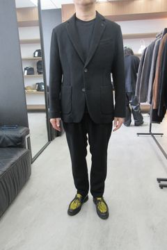【26AW】【セットアップ】 WOOL-BLEND CAMO-EMBOSSED JACKET / ウール混 エンボスカモフラージュ テーラードシングルジャケット&イージースラックス (ブラック) (9月上旬入荷予定)