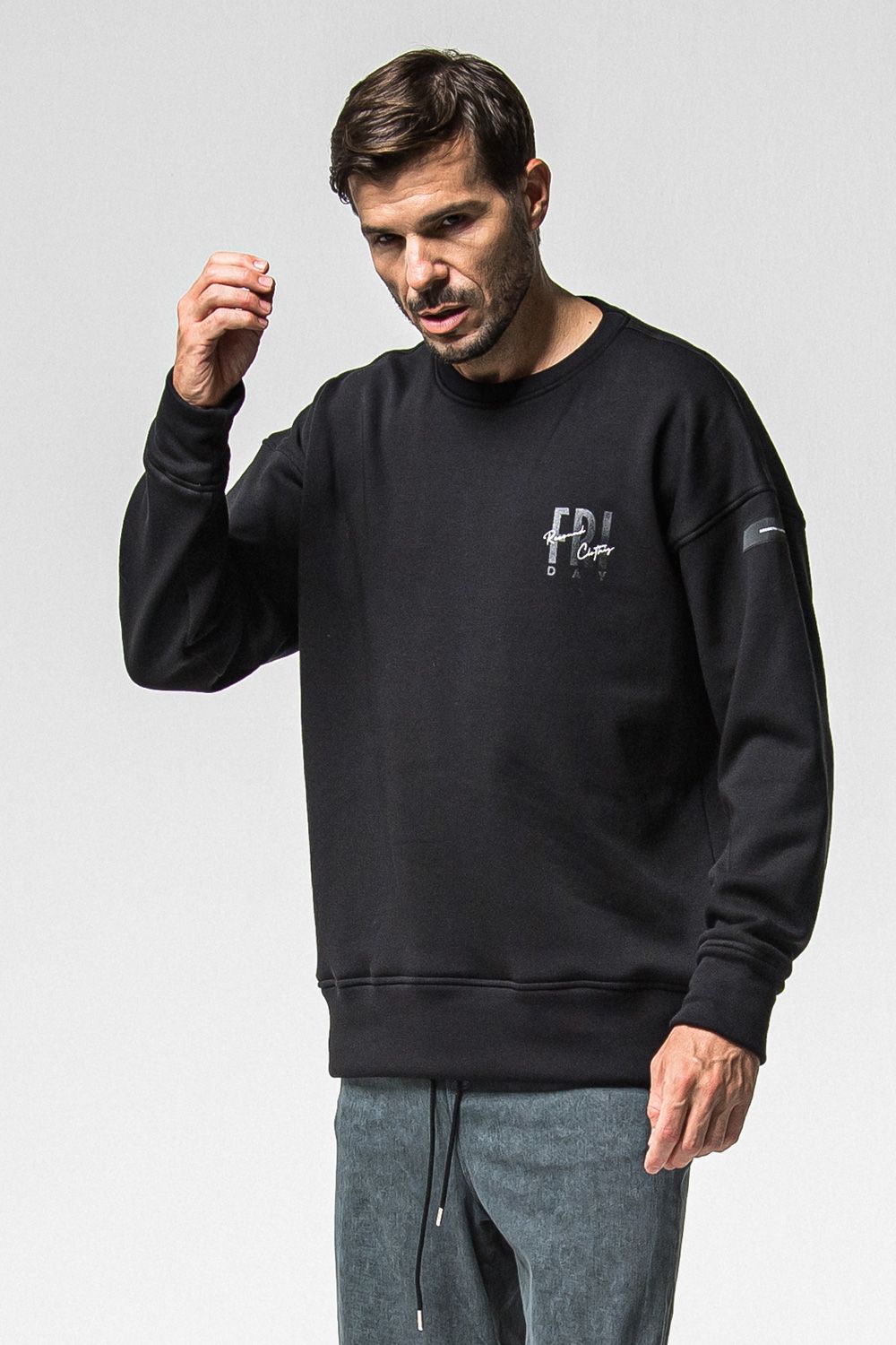 FRAIDAY STANDARD LOGO VELOURS FLEECE TRAINER / 裏ベロアフリース ロゴ ロングスリーブ トレーナー (ブラック) (11月上旬入荷予定) ※オーダー締切：9月1日(月)18:00