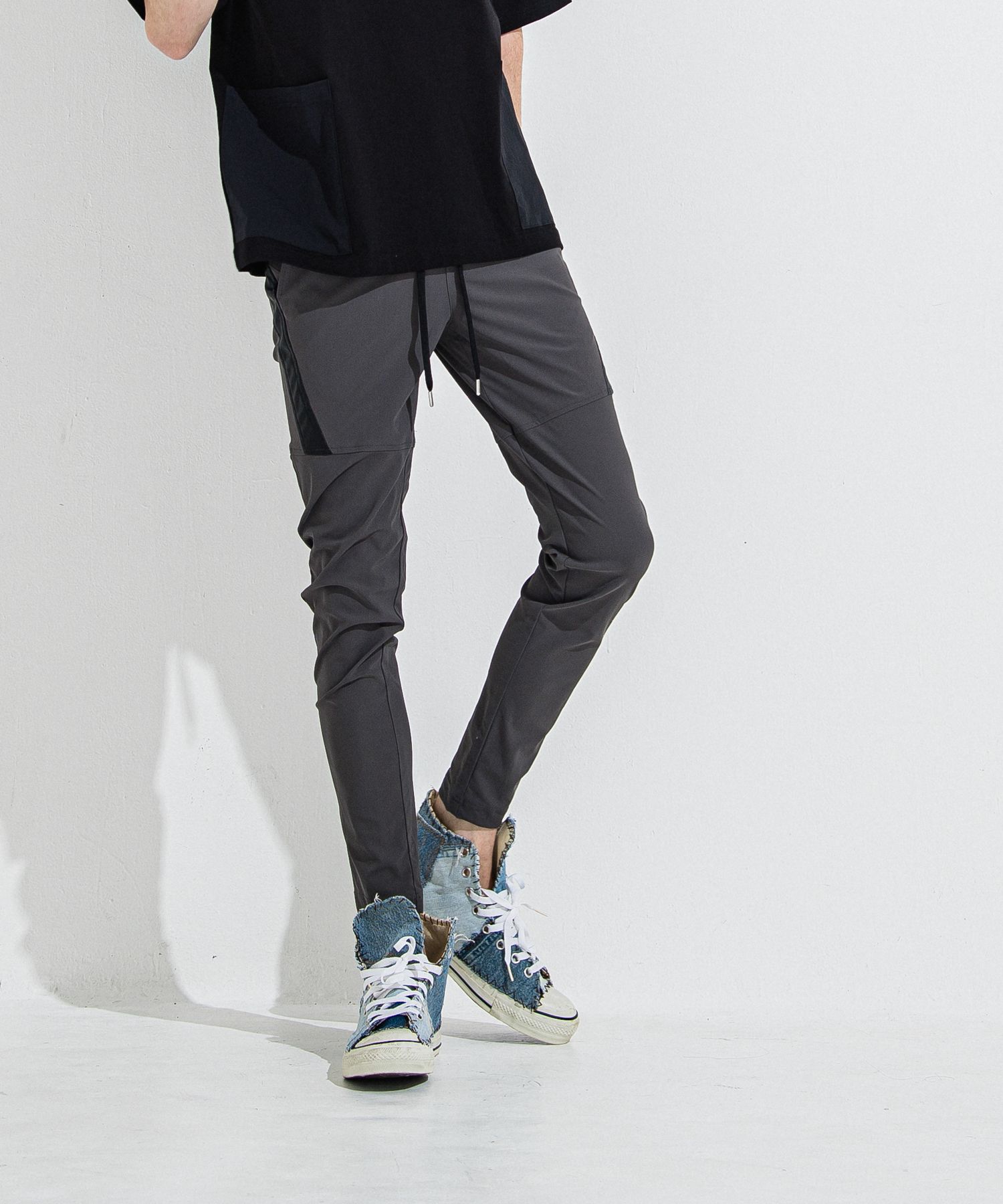 TYLER NYLON PANTS / ストレッチナイロン サイドライン タイトテーパード イージーパンツ (チャコール) (5月中旬頃入荷予定) ※オーダー締切:2月15日(日)18時