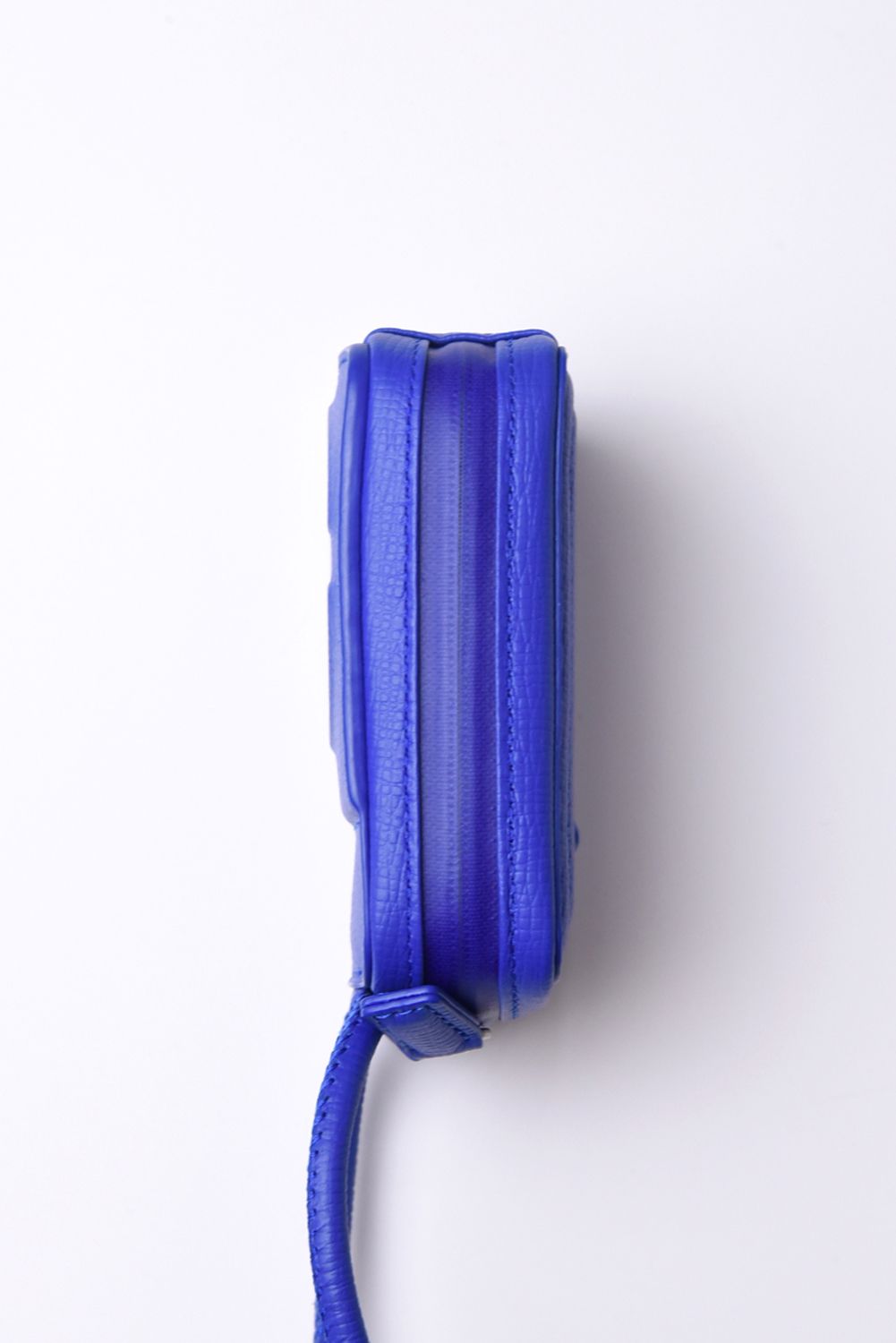 STRAPPED-ACCESSORY-MICROBAG / ストラップ付き MagSafe対応 ショルダーマイクロバッグ (ラピスブルー)