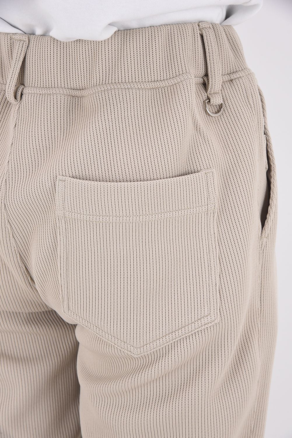 【26SS 39th】 AZE WIDE TUCK PANTS / 畔編みニット生地 セミワイドシルエット イージータックパンツ (グレージュ)