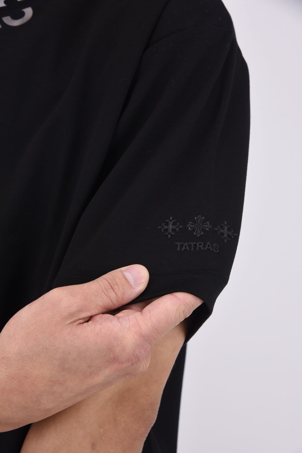 WANDO (ワンド) / ネックロゴ クルーネック Tシャツ ブラック