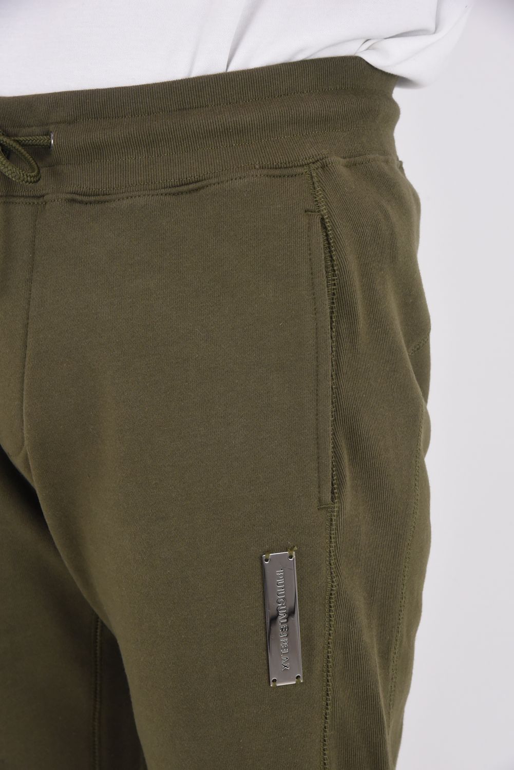 【25AW】 GLITTER ZIP + PLATE JOGGER PANTS / シルバーロゴプレートスウェットロングパンツ (カーキ）