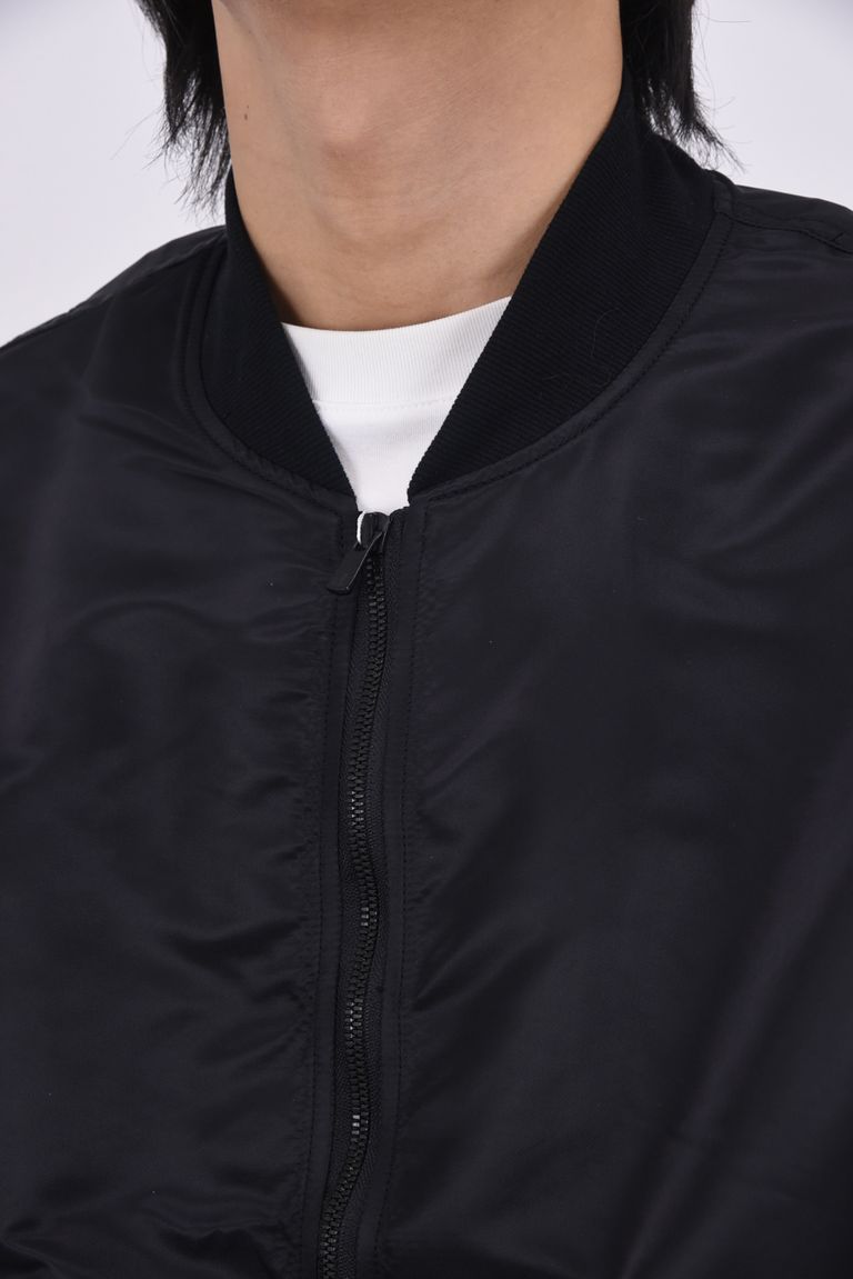 ※ジッパー付属品に変更があります