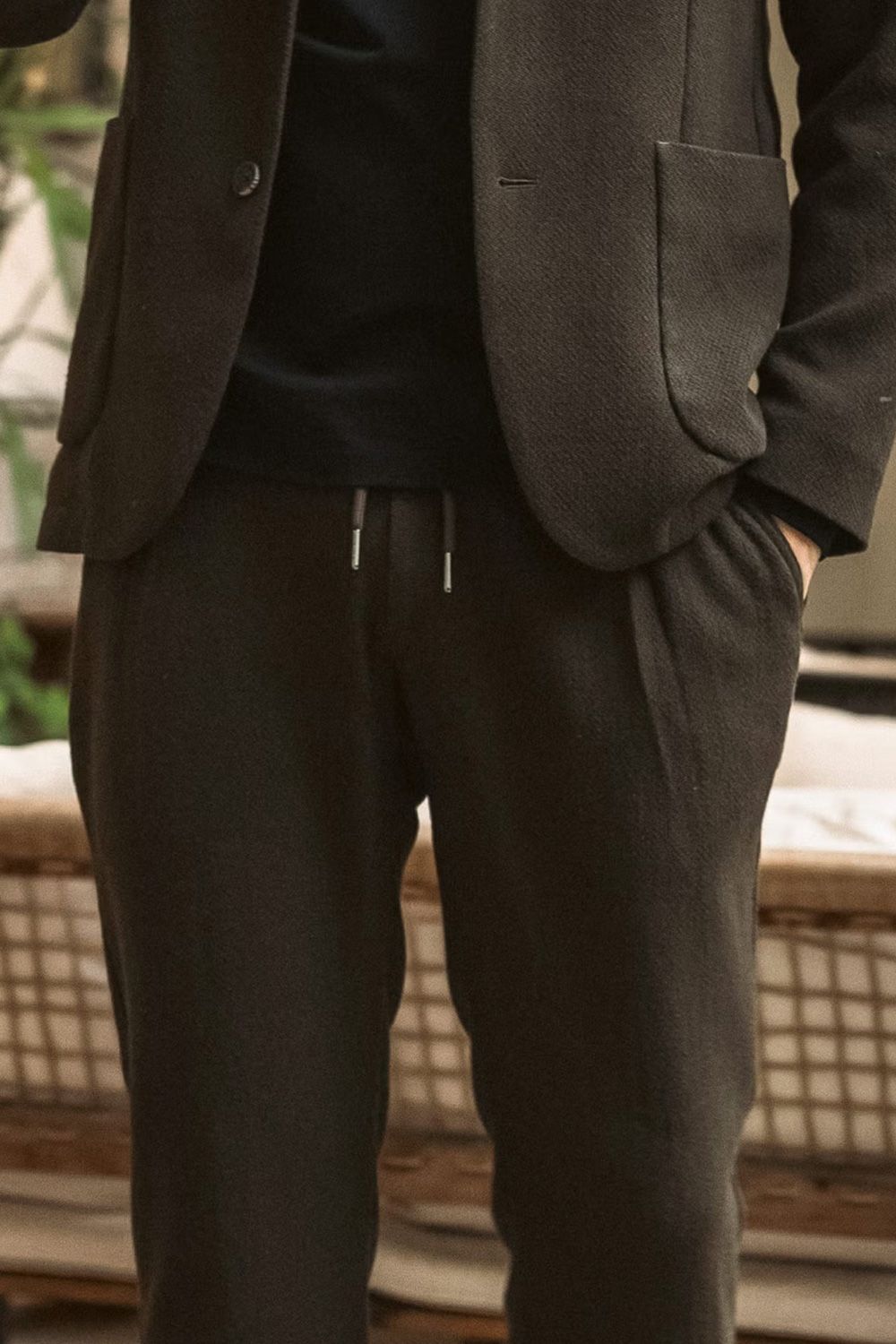 【26AW】【セットアップ】 WOOL-BLEND CAMO-EMBOSSED JACKET & SLACKS / ウール混 エンボスカモフラージュ テーラードシングルジャケット&イージースラックス (カーキ)