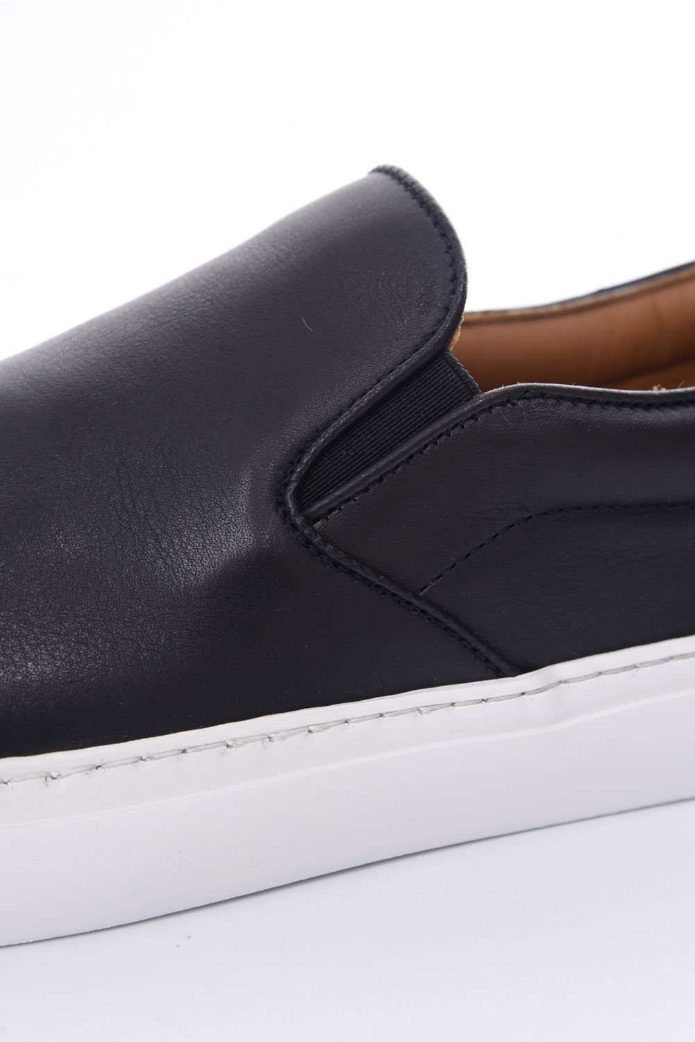 COURT SAUVAGE / SLIP-ON (ブラック×ホワイト)