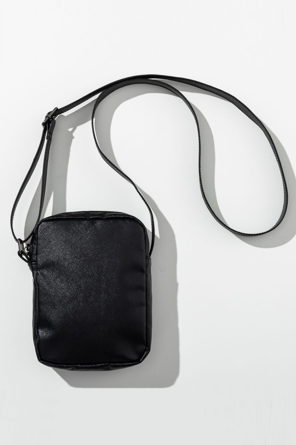 MINI SHOULDER POUCH / サフィアーノエコレザー ミニショルダーポーチ (ブラック) (12月中旬入荷予定)