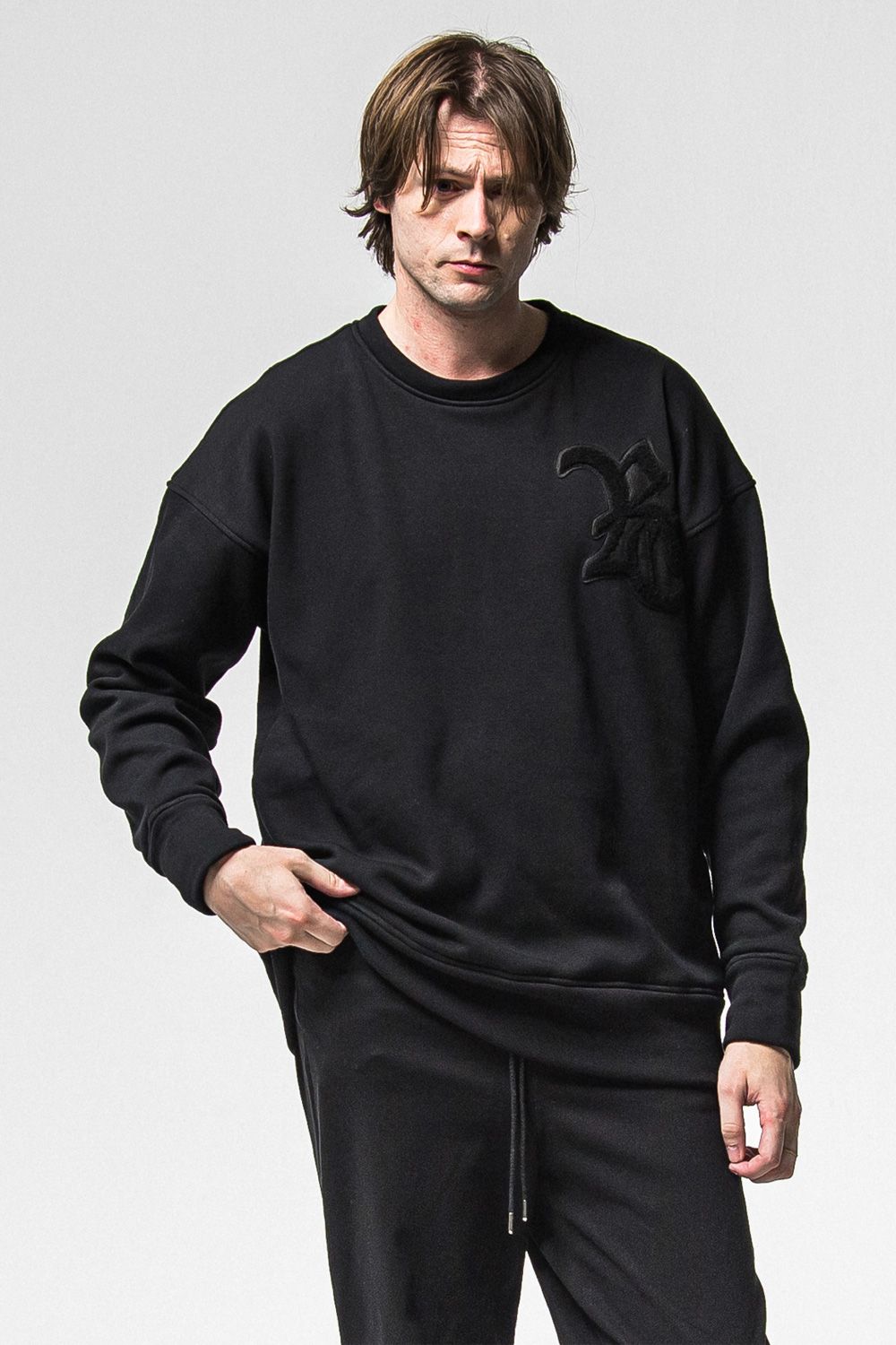RC CHENILLE VELOURS FLEECE DROP TRAINER / RC刺繍 裏起毛 ロングスリーブ トレーナー (ブラック) (11月上旬入荷予定) ※オーダー締切：9月1日(月)18:00