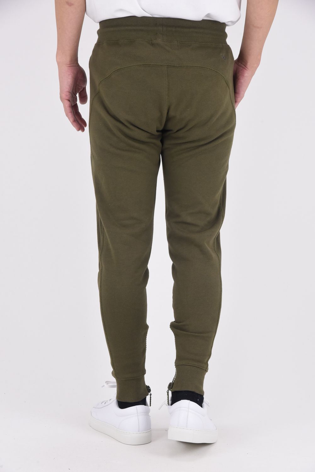 【25AW】 GLITTER ZIP + PLATE JOGGER PANTS / シルバーロゴプレートスウェットロングパンツ (カーキ）