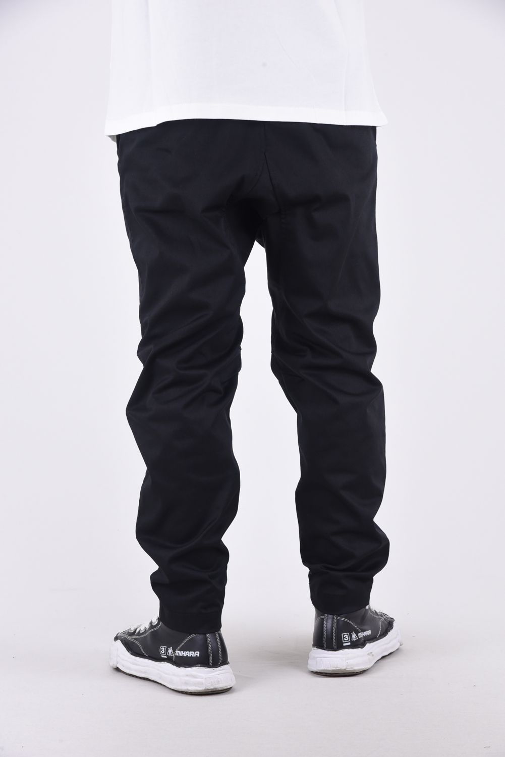 White Mountaineering - TWILL STRETCHED DARTED PANTS / ストレッチ