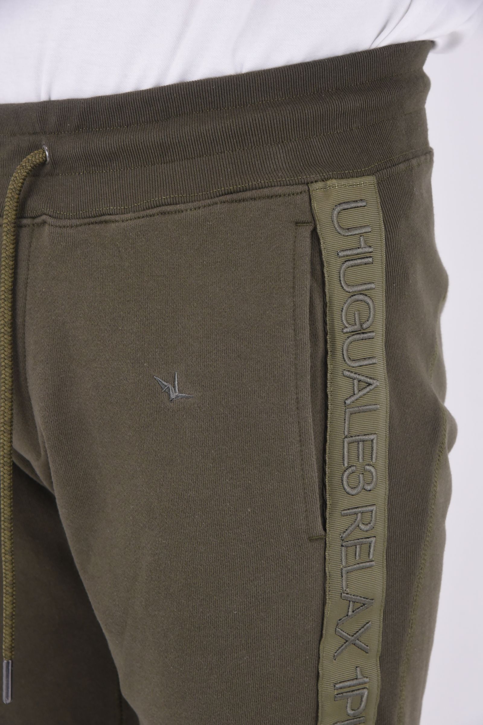 TAPE LOGO LONG PANTS / テープロゴ ロングパンツ (カーキ)