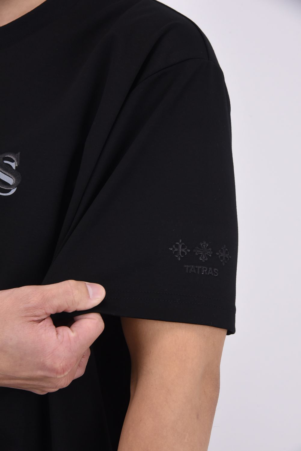 RISTEN (リステン) / 刺繍風ブランドロゴ クルーネック Tシャツ ブラック