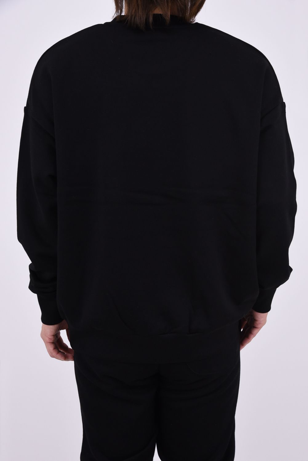 【26AW】 FIDASIO (フィダシオ) / ミニブランドロゴ ドロップショルダー クルーネックスウェット (ブラック)