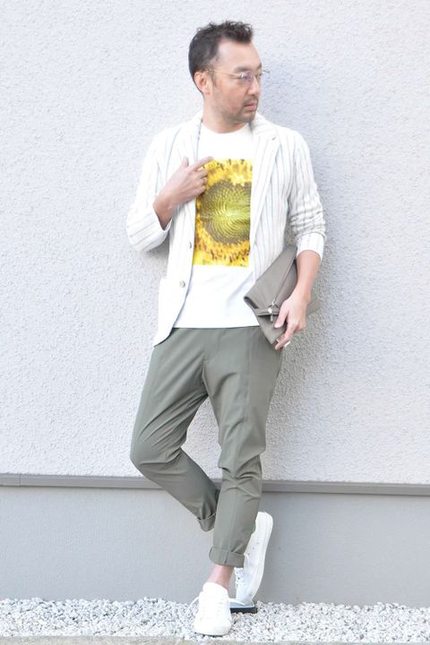 ニットジャケットにプリントTで思いっきりカジュアルな"ラグスポ"スタイル