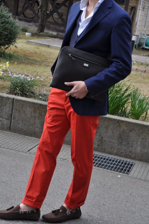 定番トリコロールカラーでスタイリング