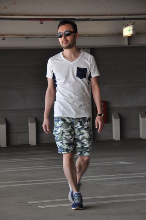 ブルーをベースにした真夏のトレンドスタイル