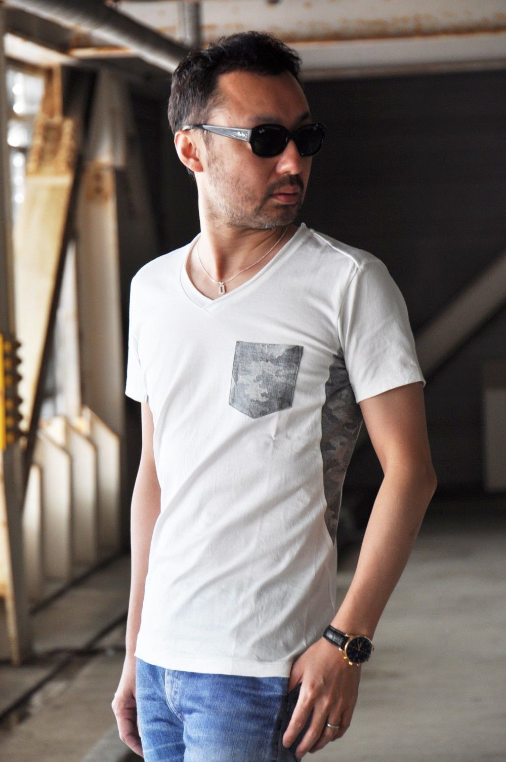 別注のバデルTシャツに嘘デニムで楽チン休日スタイル
