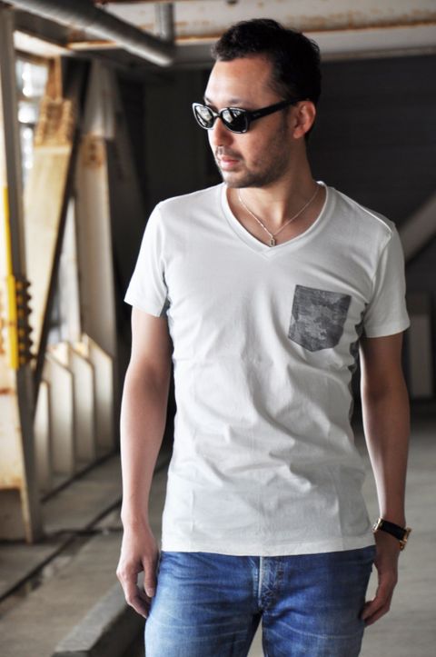 別注のバデルTシャツに嘘デニムで楽チン休日スタイル
