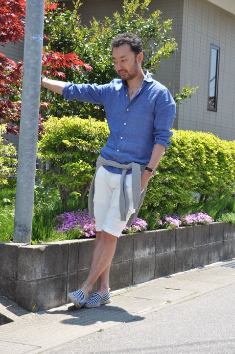 ショーツ+リネンシャツ+スリッポン+アレンジのやニットがキモな"Summer Style"