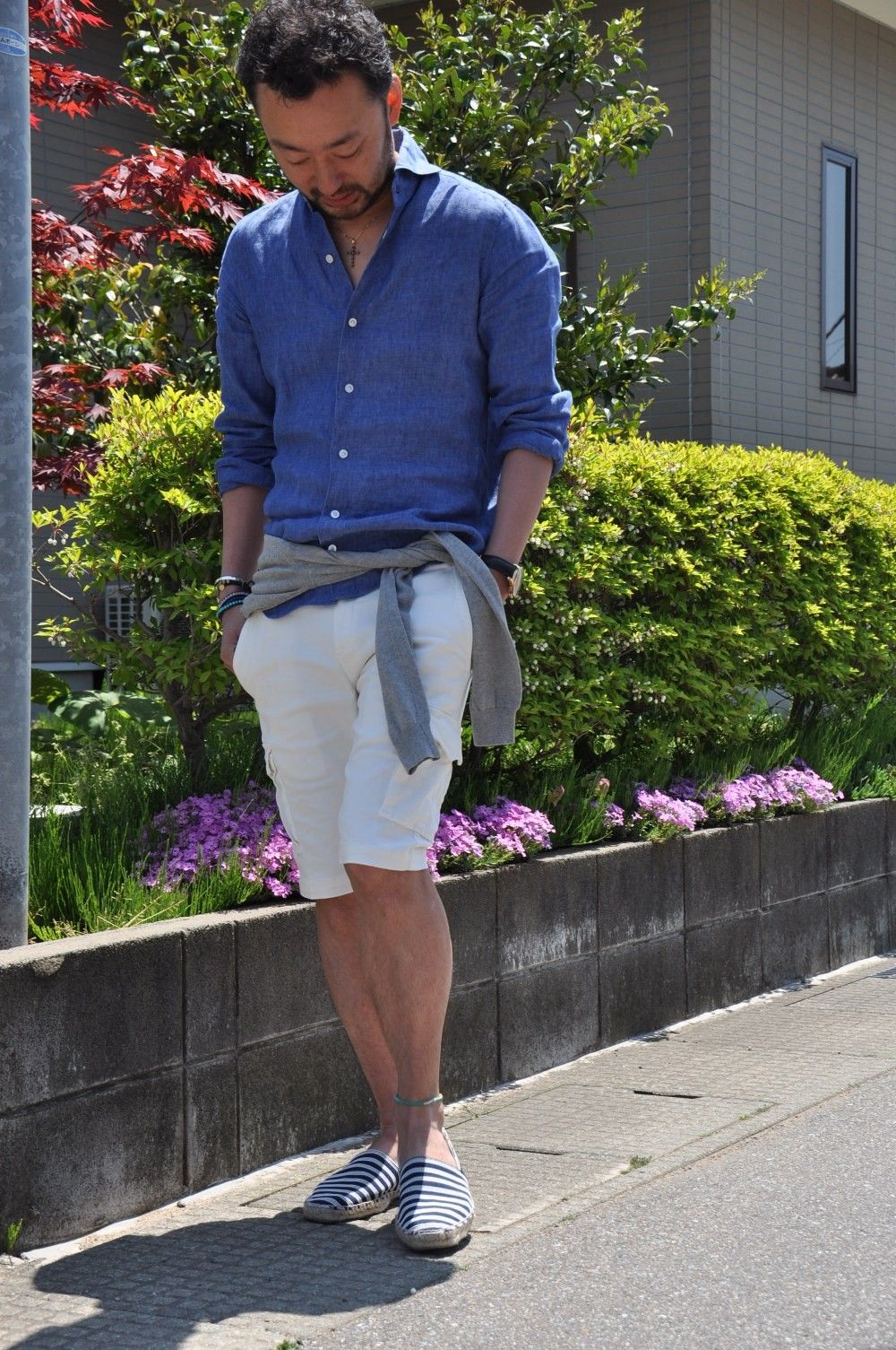 ショーツ+リネンシャツ+スリッポン+アレンジのやニットがキモな"Summer Style"