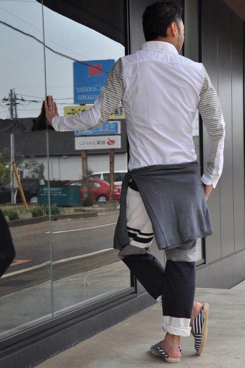 あえて緩めでリラックスムード満点のスタイリング