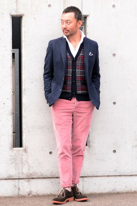 ピンクのパンツで可愛い大人のジャケパンスタイル