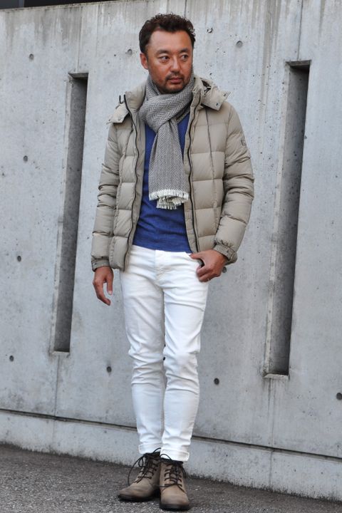 落ち着いたベージュのダウンは大人っぽく