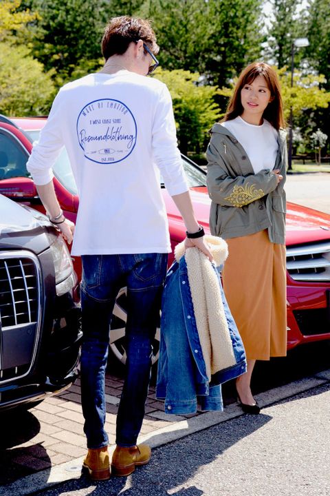 『車と服』 “「ラフに」タフでクールな車には大人カジュアルで海までドライブへ!”