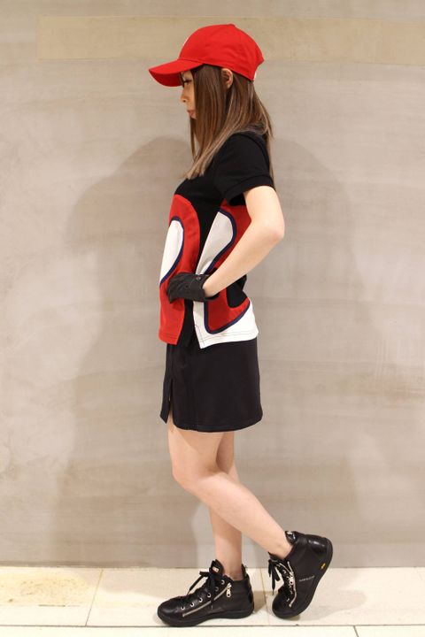 レディース人気NO.1ポロコーデ① レッドとブラックでメリハリを持たせて。“MARK&LONA GOLF STYLE”