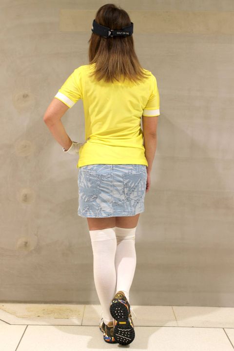 イエロー×ブルーで夏のラウンドをイメージした“MARK&LONA GOLF STYLE”