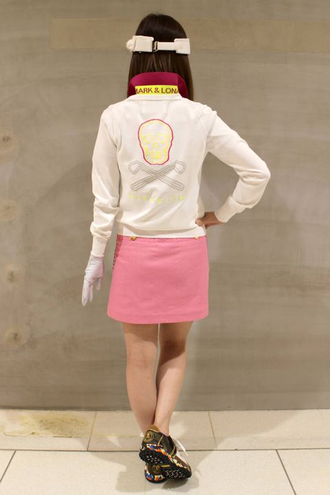 梅雨を意識したコーデ① ホワイト×ピンクで女性らしさを。“MARK&LONA GOLF STYLE”