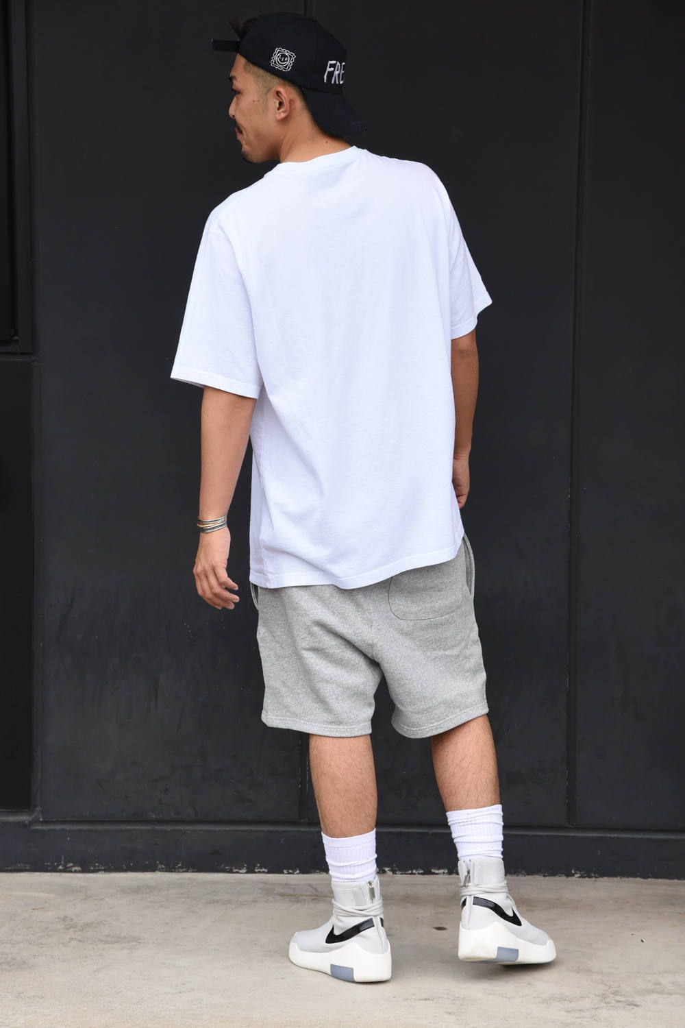 【ホワイトをメインにハイトーンコーデ】HERON、 ESSENTIALS、、
