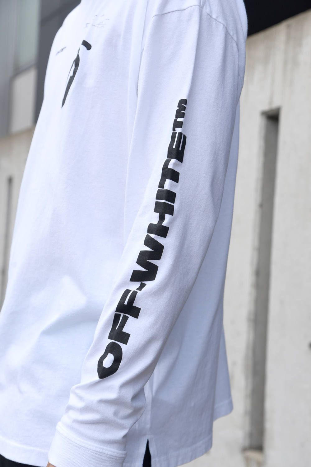【OFF-WHITEのアイテムをメインにスタイリング】