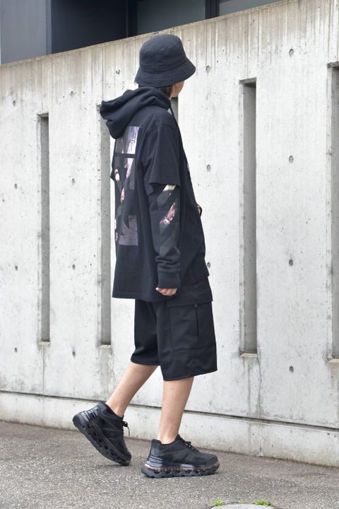 ストリートならではのプルパーカー×ショーツスタイル