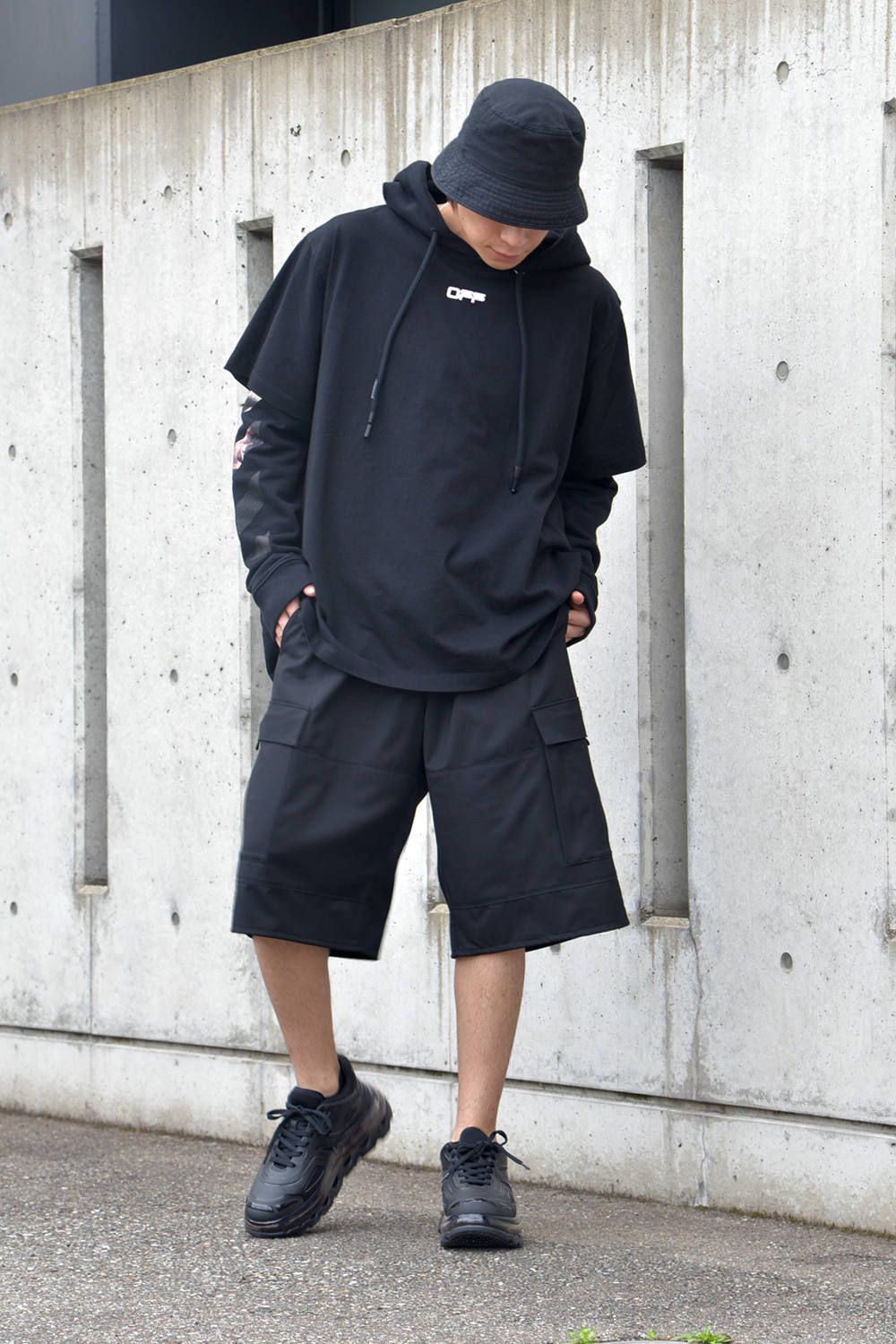 OFF-WHITE - CARAVAGGIO ARROWS DOUBLE TEE HOODIE / アートプリント OFF-WHITE - CARAVAGGIO ARROWS DOUBLE TEE HOODIE / アートプリント