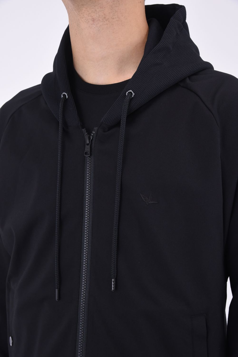 1PIU1UGUALE3 - 113SPORT COMFORTABLE TAG ZIP PARKA / 113ロゴ ラグランスリーブ フルジップ  パーカー ブラック | gossip